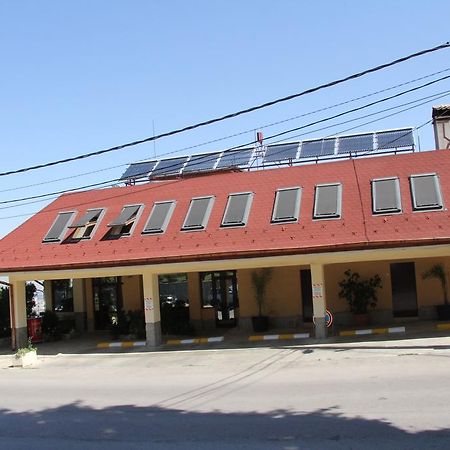 Hotel - Restaurant Chairite Sofía Exterior foto